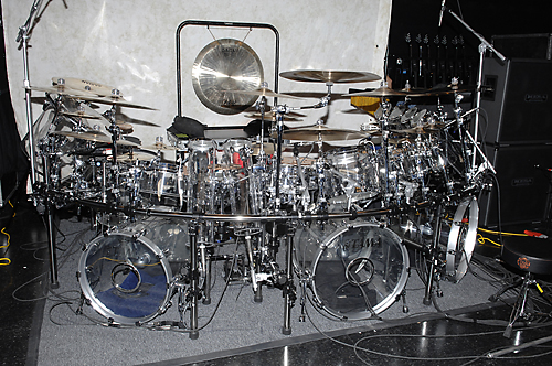 http://www.musicplayers.com/features/drums/2007/images/Portnoy_Kit_front.jpg
