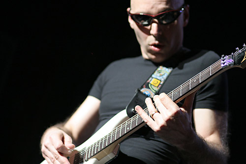 Joe Satriani. Гитарный Гуру.